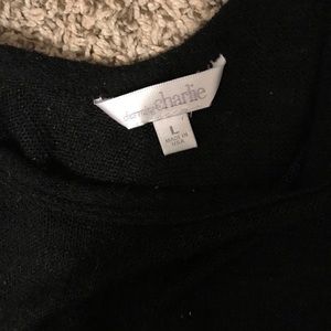 Black loose long-sleeved shirt